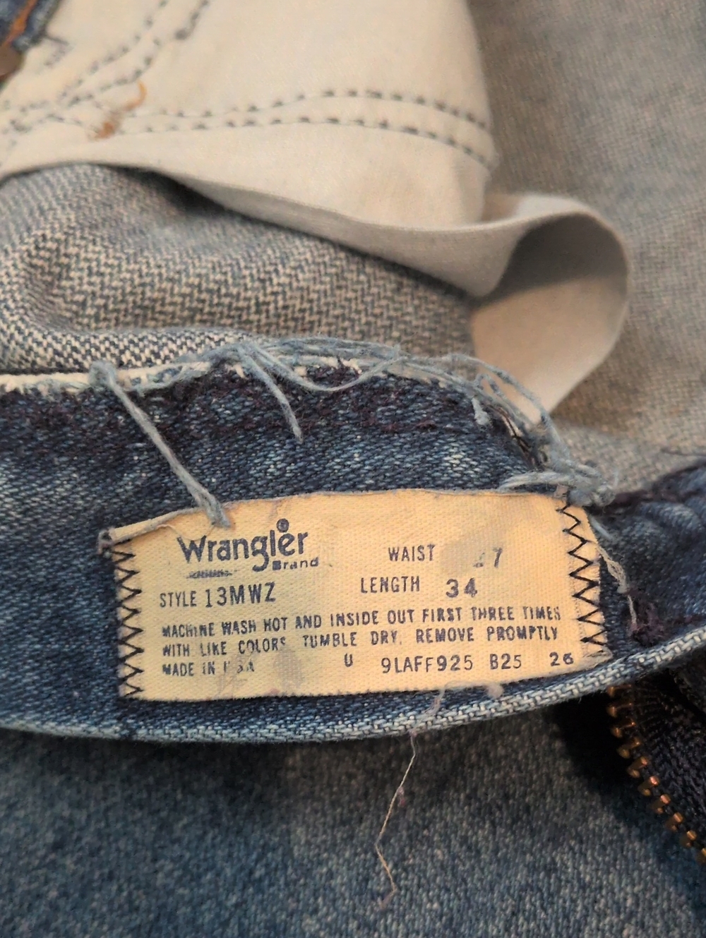 Vintage Wrangler Women’s Medium Blue Straight-Leg Jeans